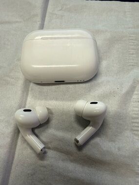 Wireless True Bluetooth Earbuds with Charging Case - White in a sealed box new